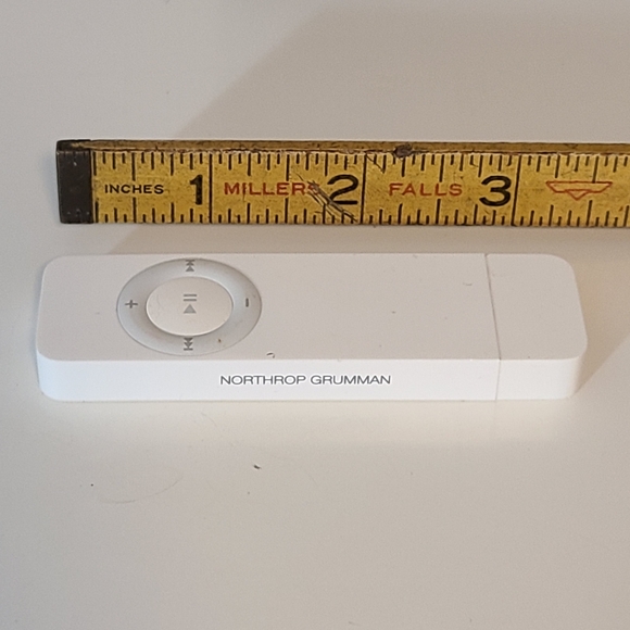 Apple iPod Shuffle - 1st Gen 512 MB - Picture 3 of 4